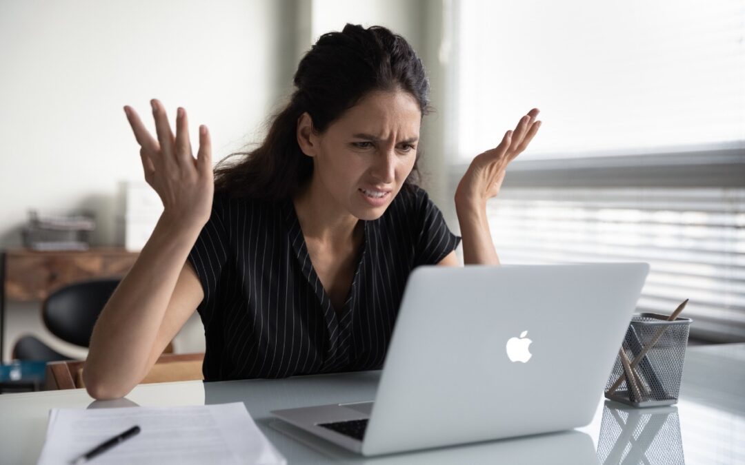 We explain why macOS Sonoma windows hide when you click the desktop, where printer queue apps went, how to turn off the new reaction gestures, and the privacy awareness icons. | Go2G2.com