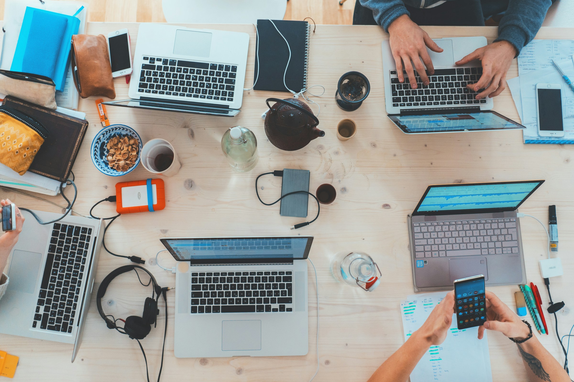 Some AI assistants sit in on your meetings, take better notes than you ever did. | go2g2.com